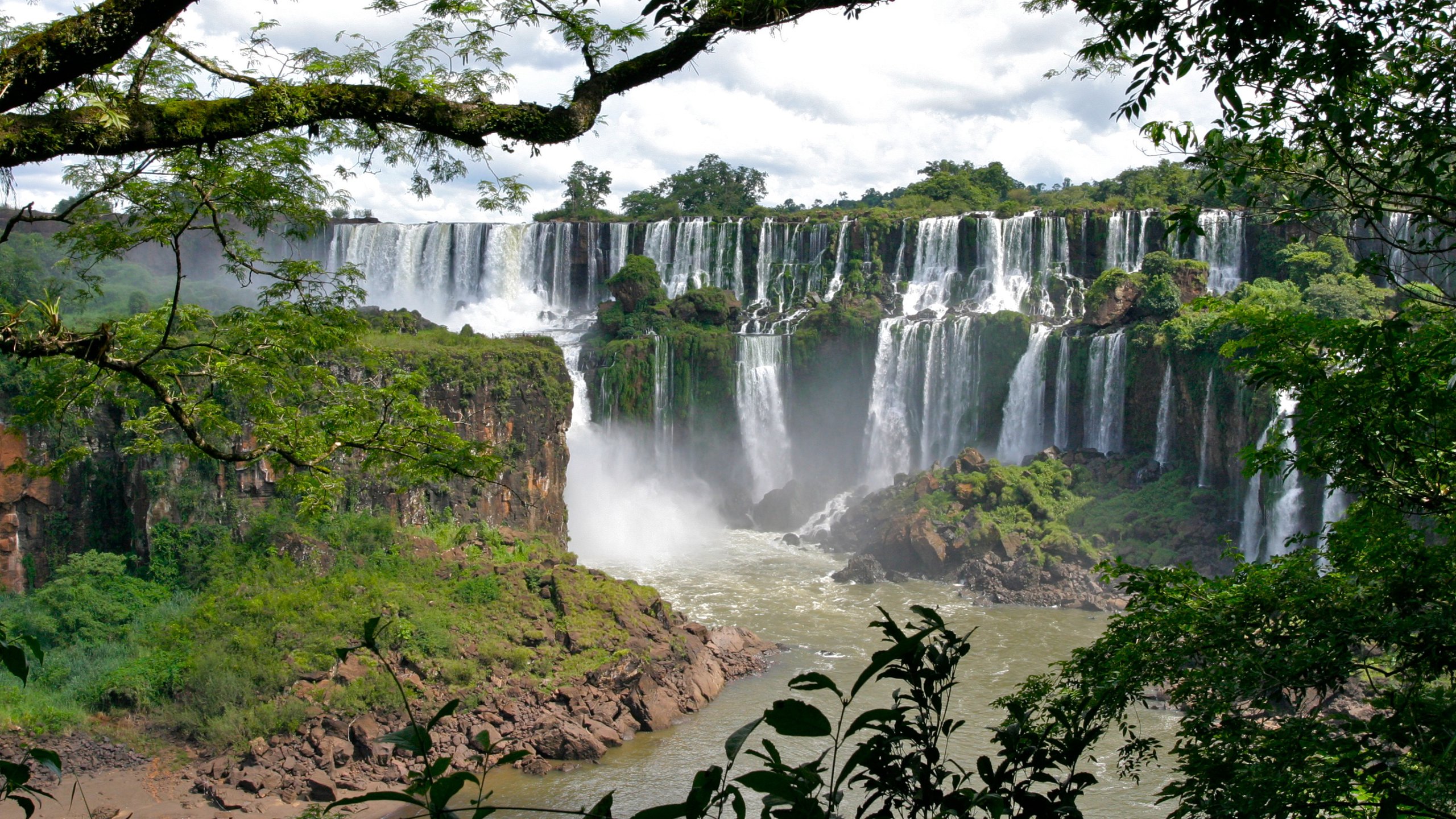 Personal impressions of the waterfall of Foz do Iguaçu in Brazil and Argentina, is the largest waterfall in the world by flow rate.