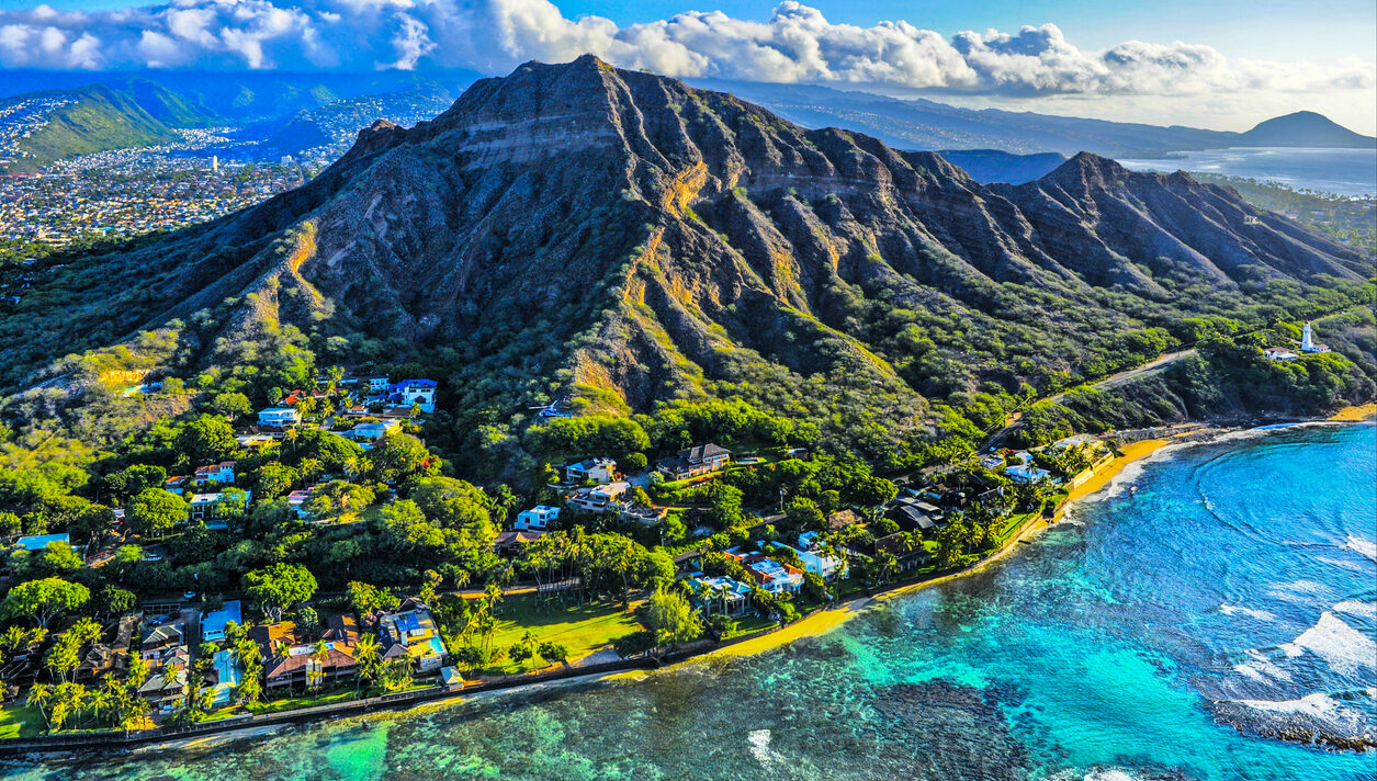 Direct flight from Calgary to Hawaii (Kahului) from only 264 CAD round-trip including GST!