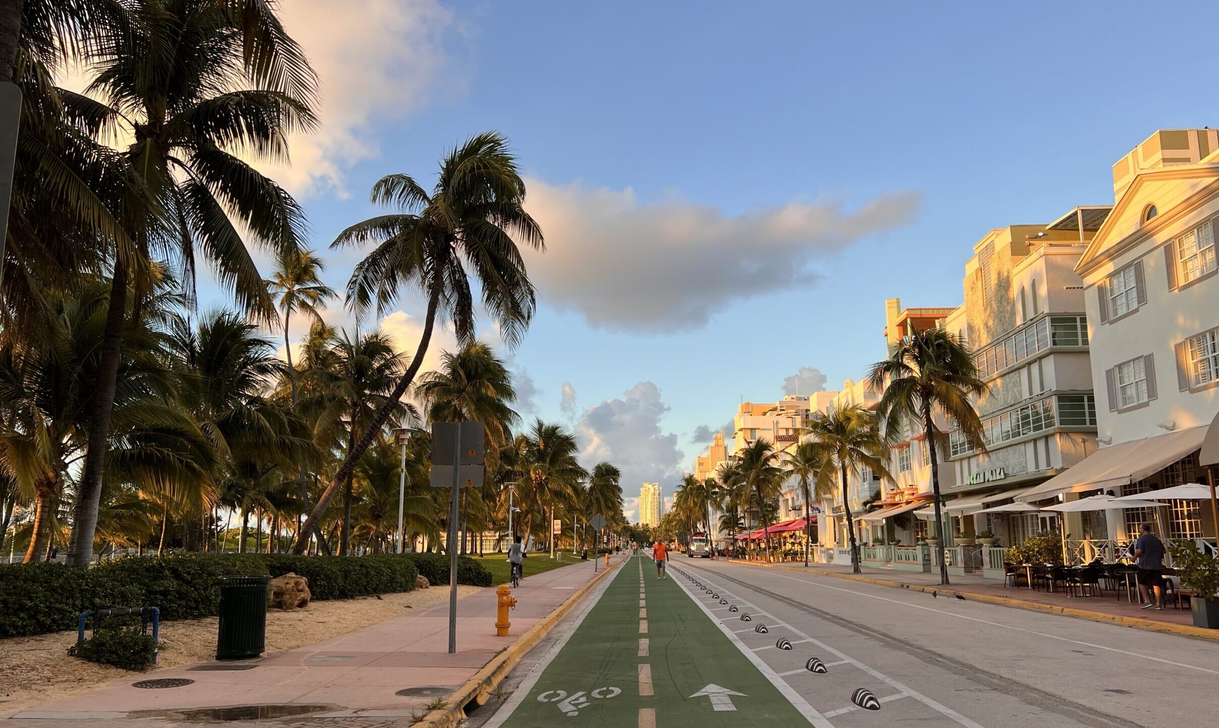 Jesus!! Direct flight from Toronto (Waterloo) to amazing Miami (Hollywood) for only 115 CAD round-trip