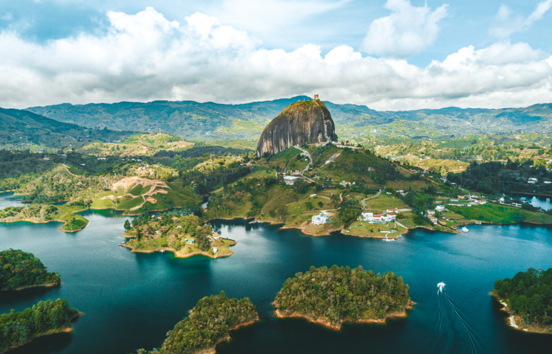 Personal impressions of a helicopter flight in Guatape for only 70 CAD!